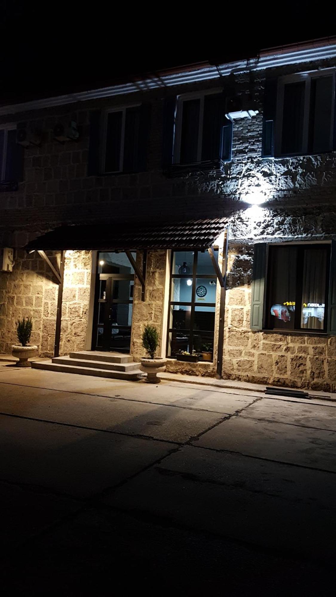 Hotel AGUNA Koetaisi Buitenkant foto