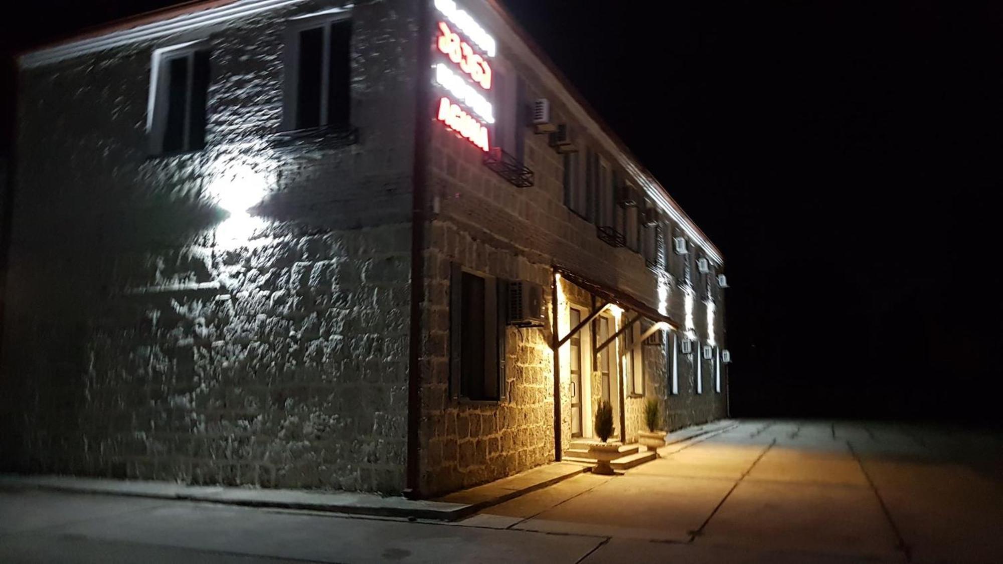Hotel AGUNA Koetaisi Buitenkant foto