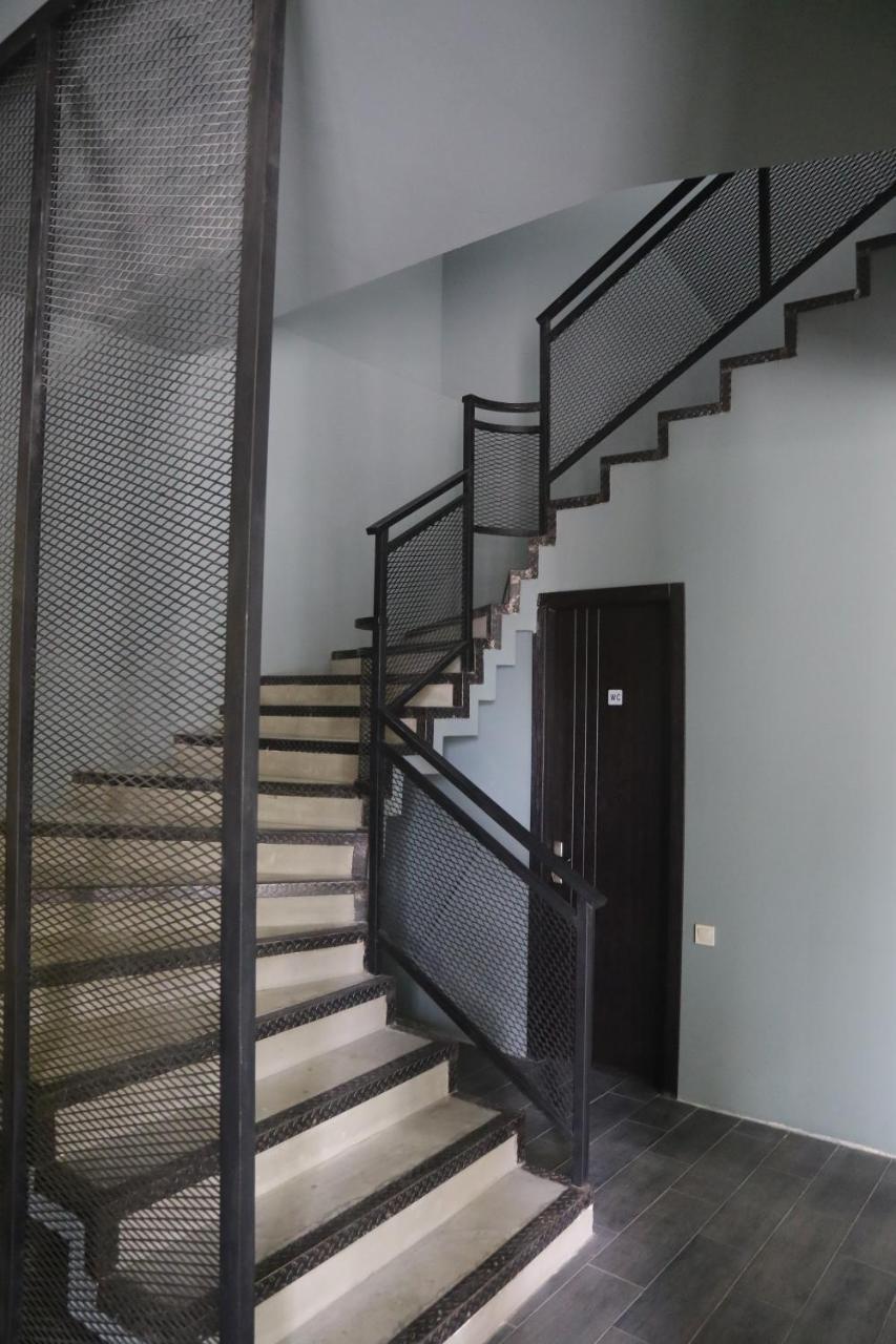 Hotel AGUNA Koetaisi Buitenkant foto