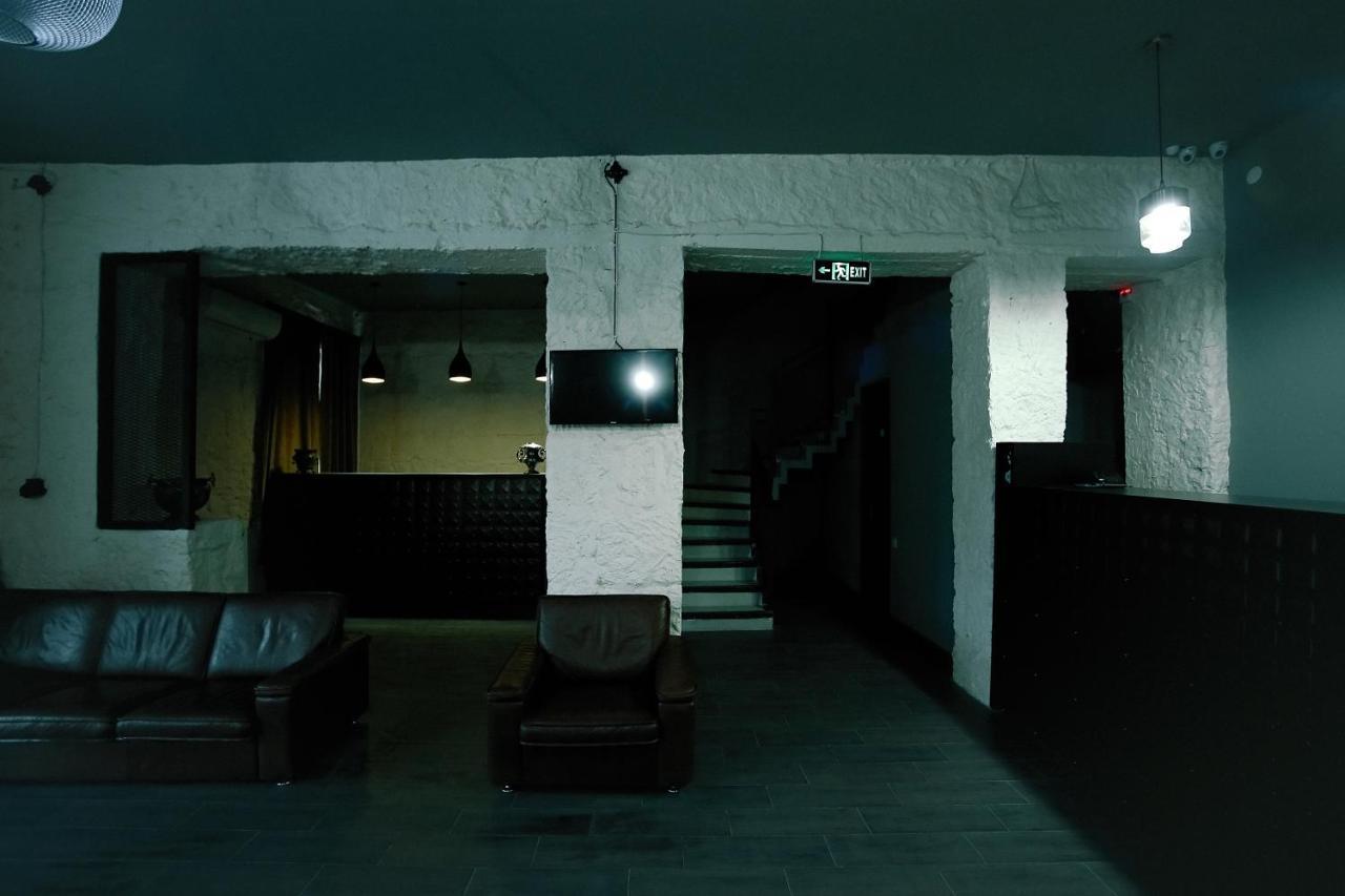 Hotel AGUNA Koetaisi Buitenkant foto