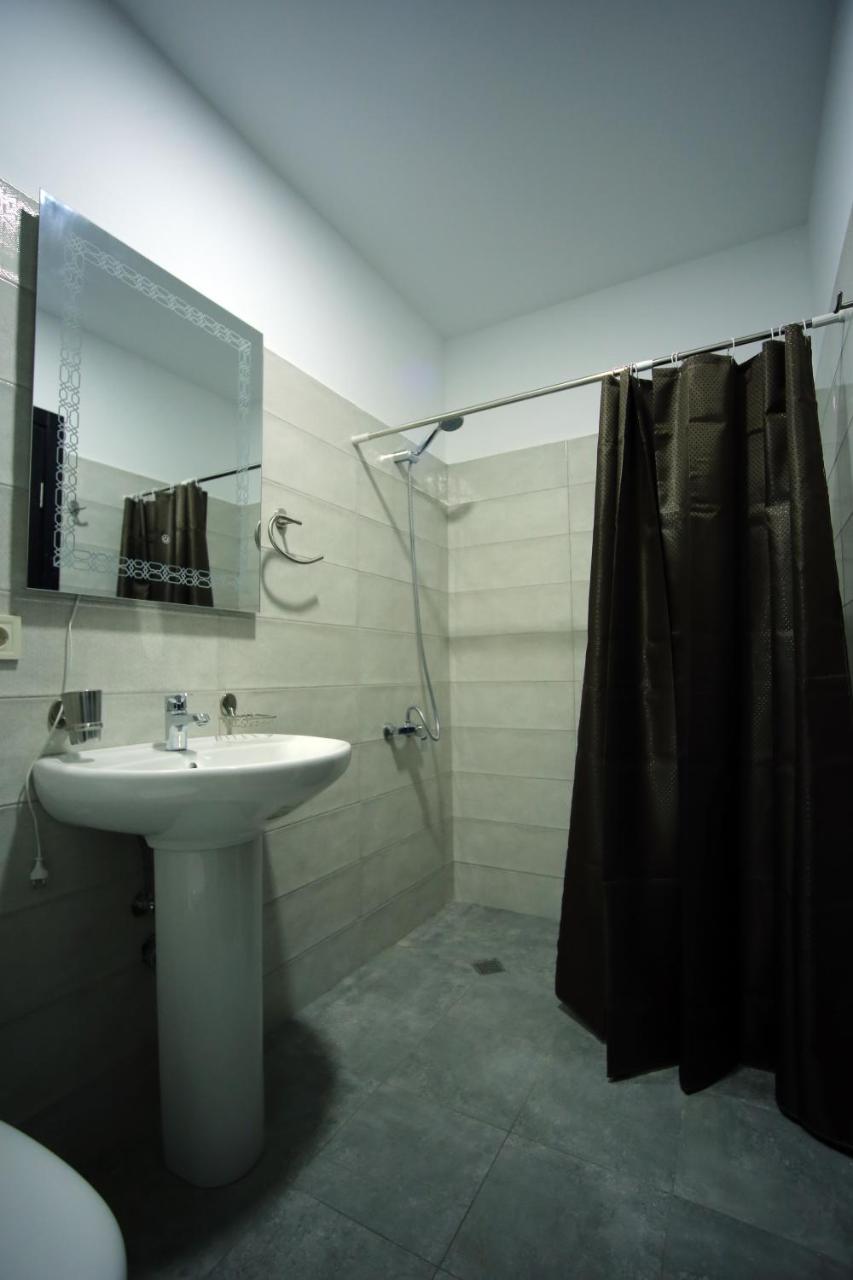 Hotel AGUNA Koetaisi Buitenkant foto
