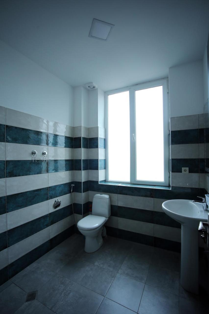 Hotel AGUNA Koetaisi Buitenkant foto